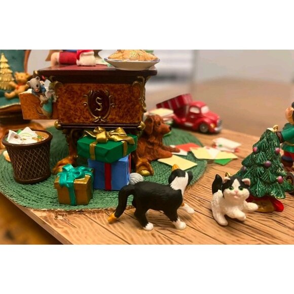 Hallmark Santas Desk, Office Figurine Ltd. Set Collectors Exclusive - Picture 2 of 10